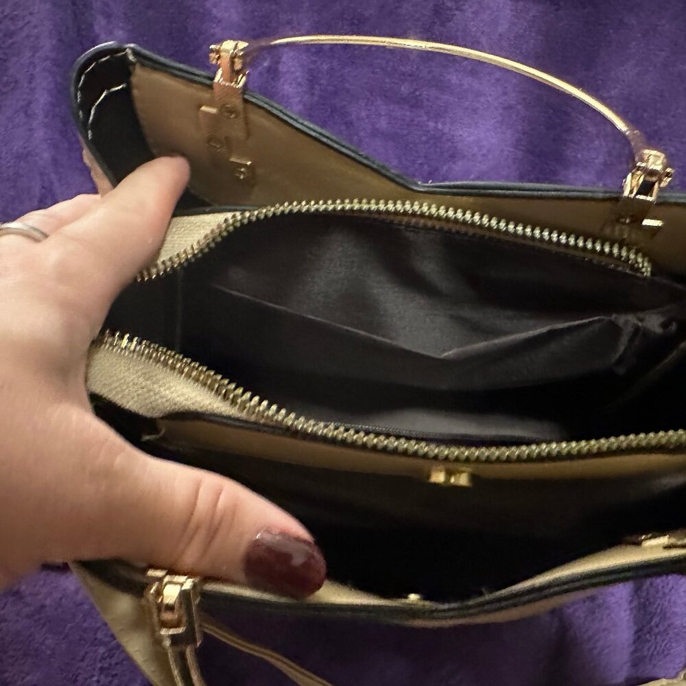 Purse - Picture 4 of 9